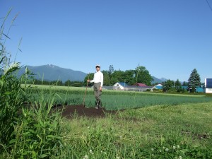 ネギ畑 ネギ畑の前で一枚